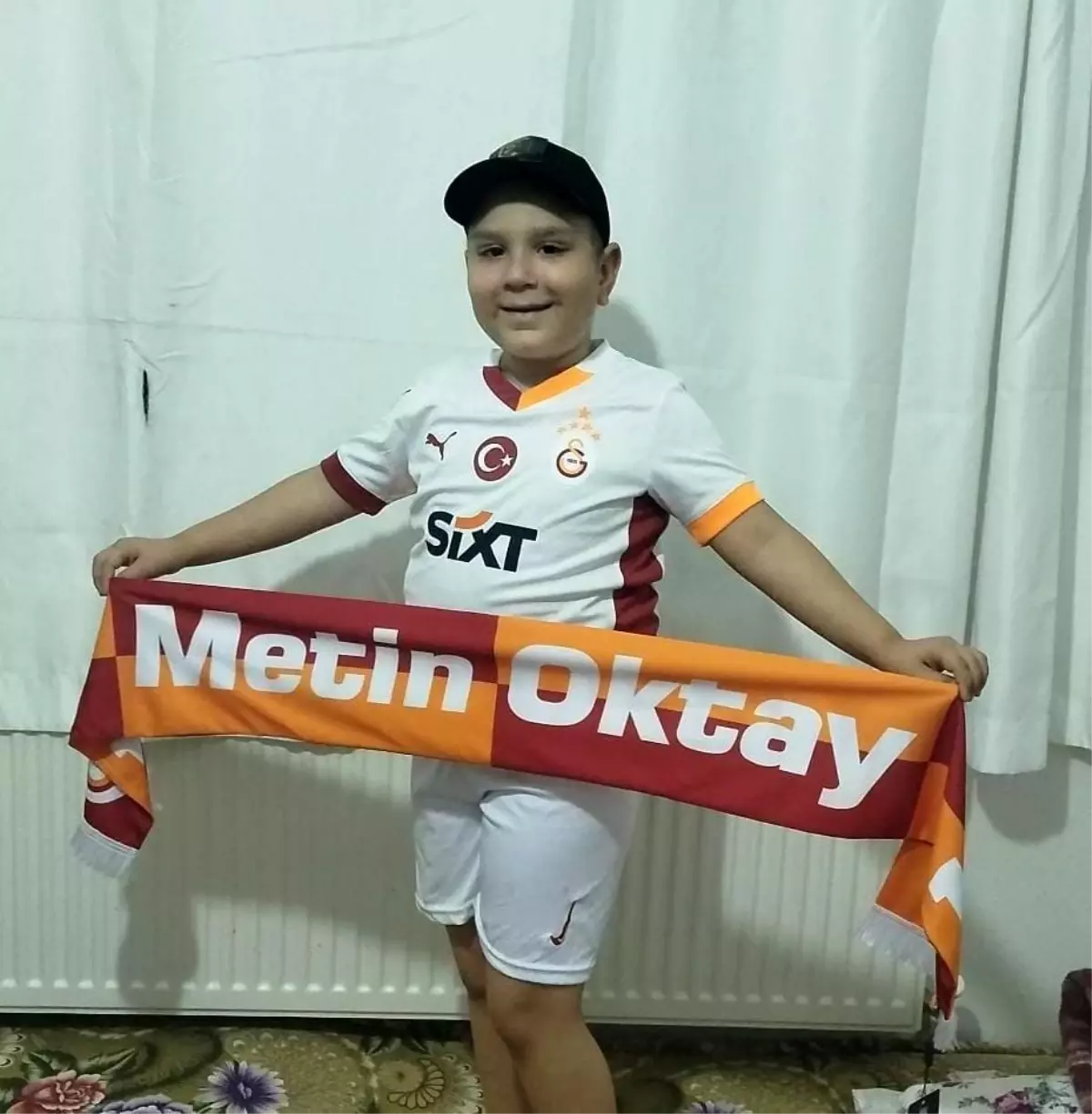 9-yasindaki-losemi-hastasi-mustafanin-galatasaray-formasi-hayali-gerceklestirildi-gKAYSCw5.jpg