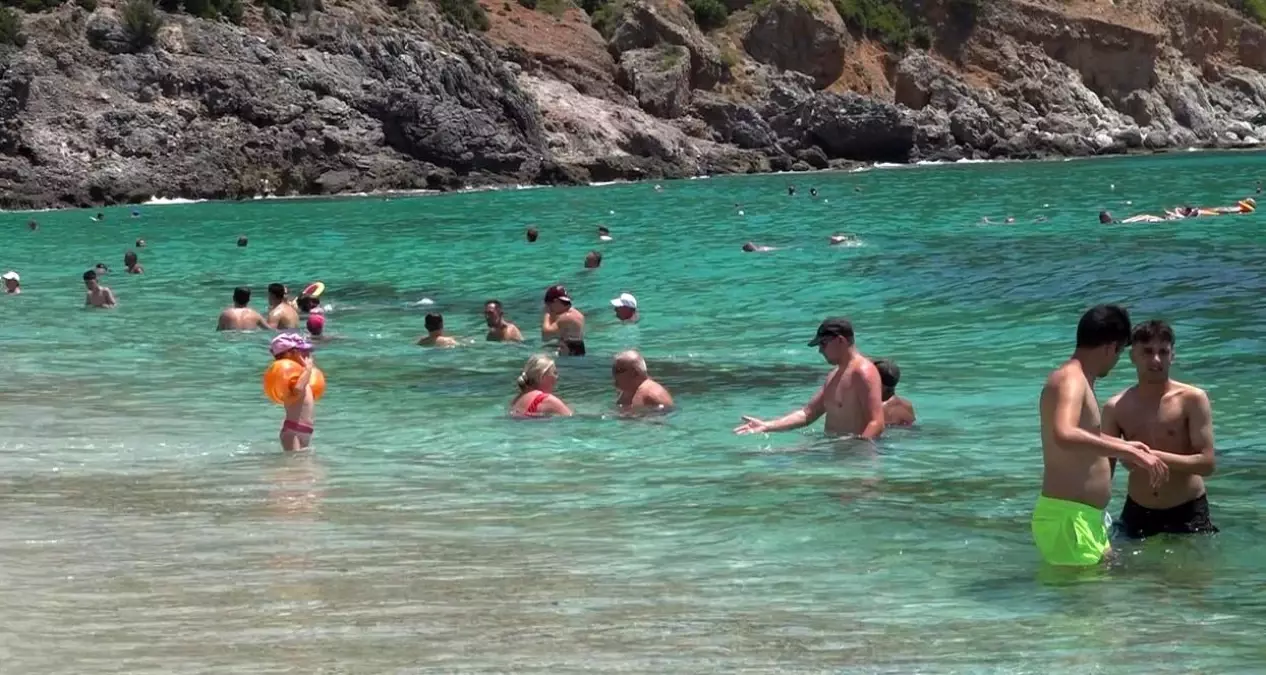 alanya-kiyilari-sicak-havalarda-turistlerle-doldandi-zIs16ZlL.jpg