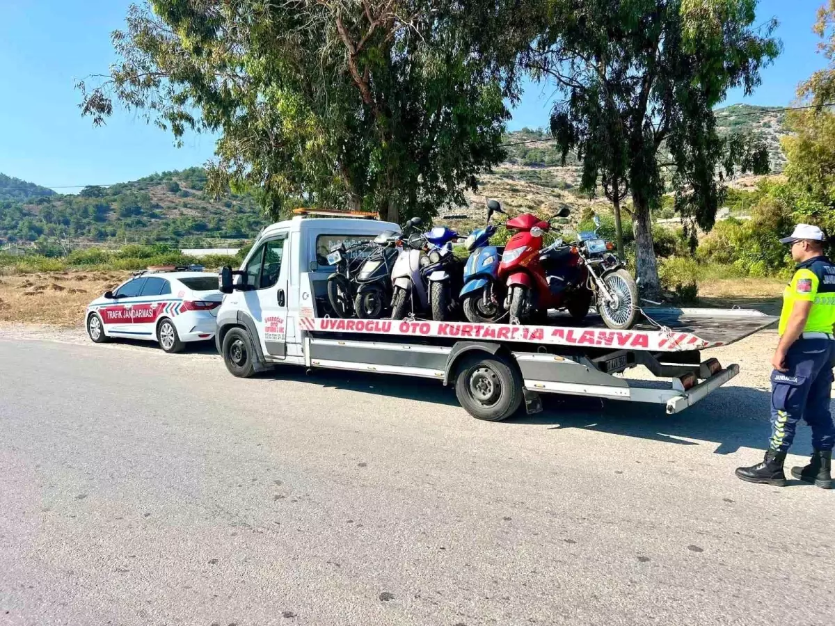 alanyada-motosiklet-kontrollerinde-36-arac-trafikten-men-edildi-hzcGUbST.jpg