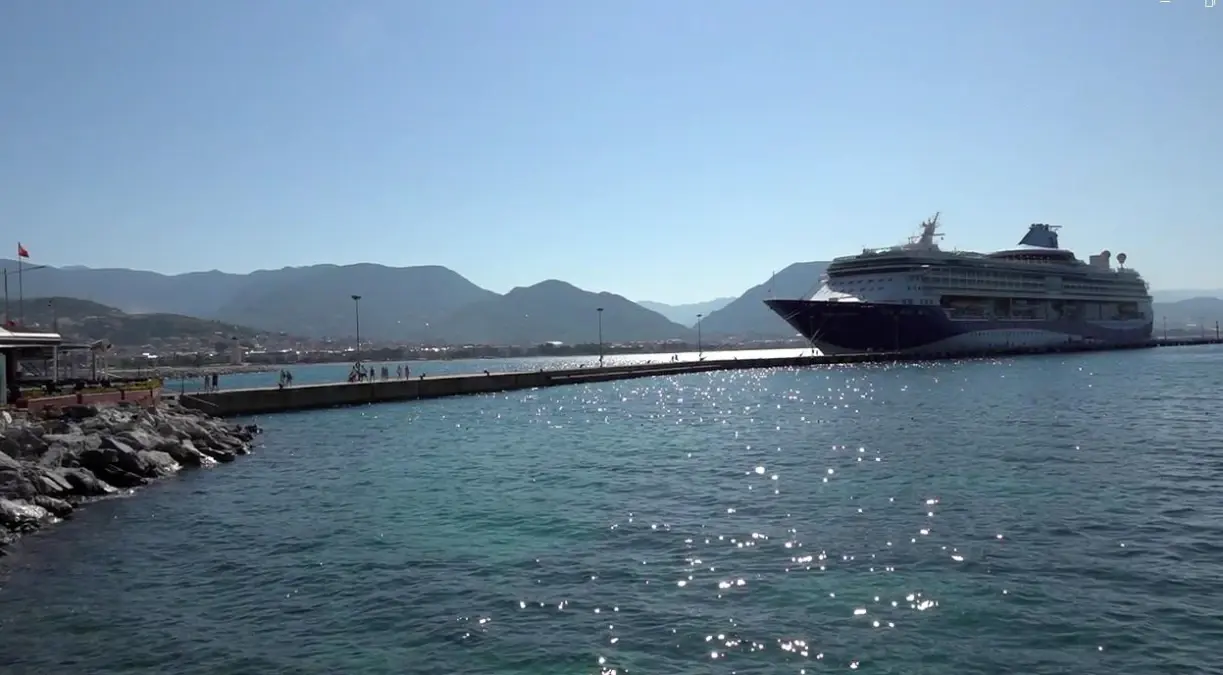 alanyaya-gelen-marella-discovery-2-kruvaziyeri-turistleri-agirladi-a5k4G9UZ.jpg