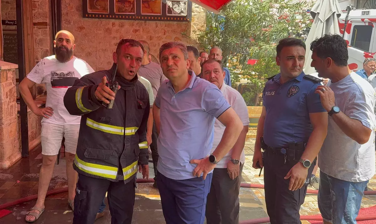 antalya-kaleicinde-yangin-denetim-altina-alindi-d7rpjImq.jpg