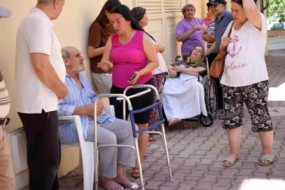 antalyada-apartmanda-yangin-yasli-cift-kurtarildi-HjLcDwXv.jpg