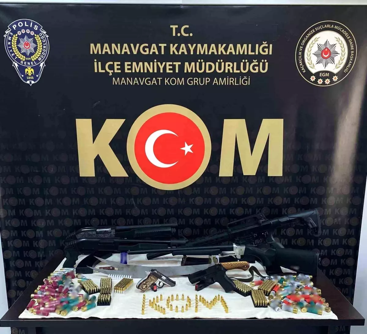 antalyada-dolandiricilik-ve-kacakcilikla-caba-operasyonlari-LOVOW9ah.jpg
