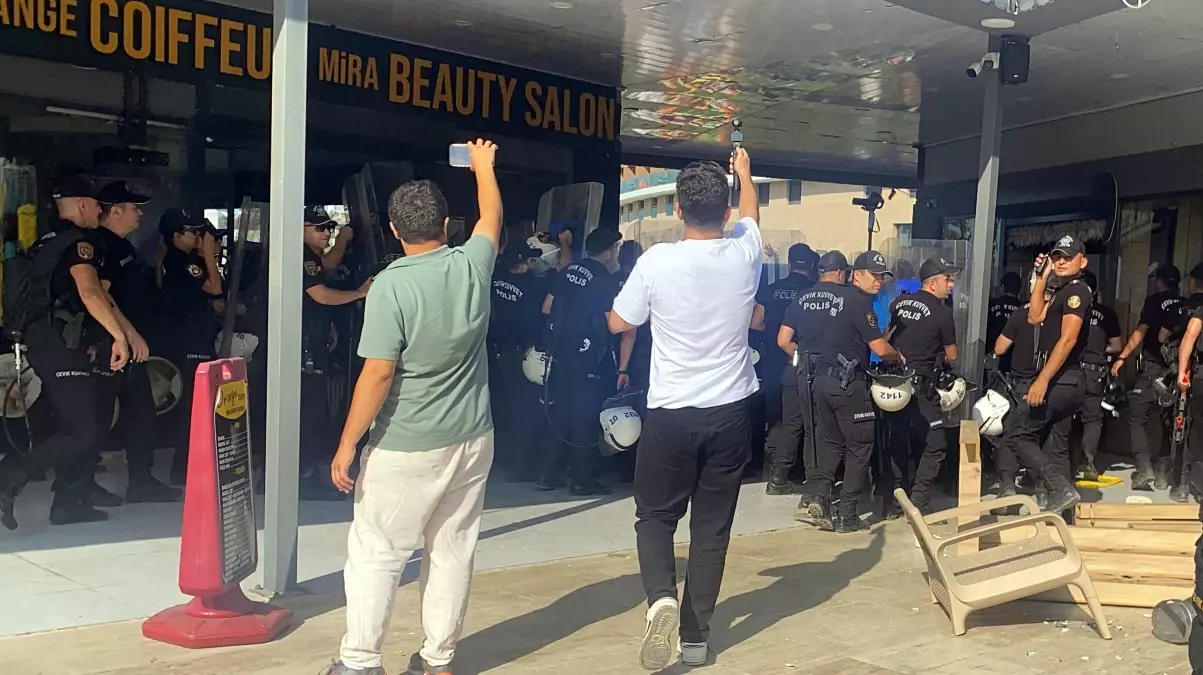 antalyada-kacak-yapilarin-yikimi-sirasinda-olaylar-cikti-xw5PGKFV.jpg