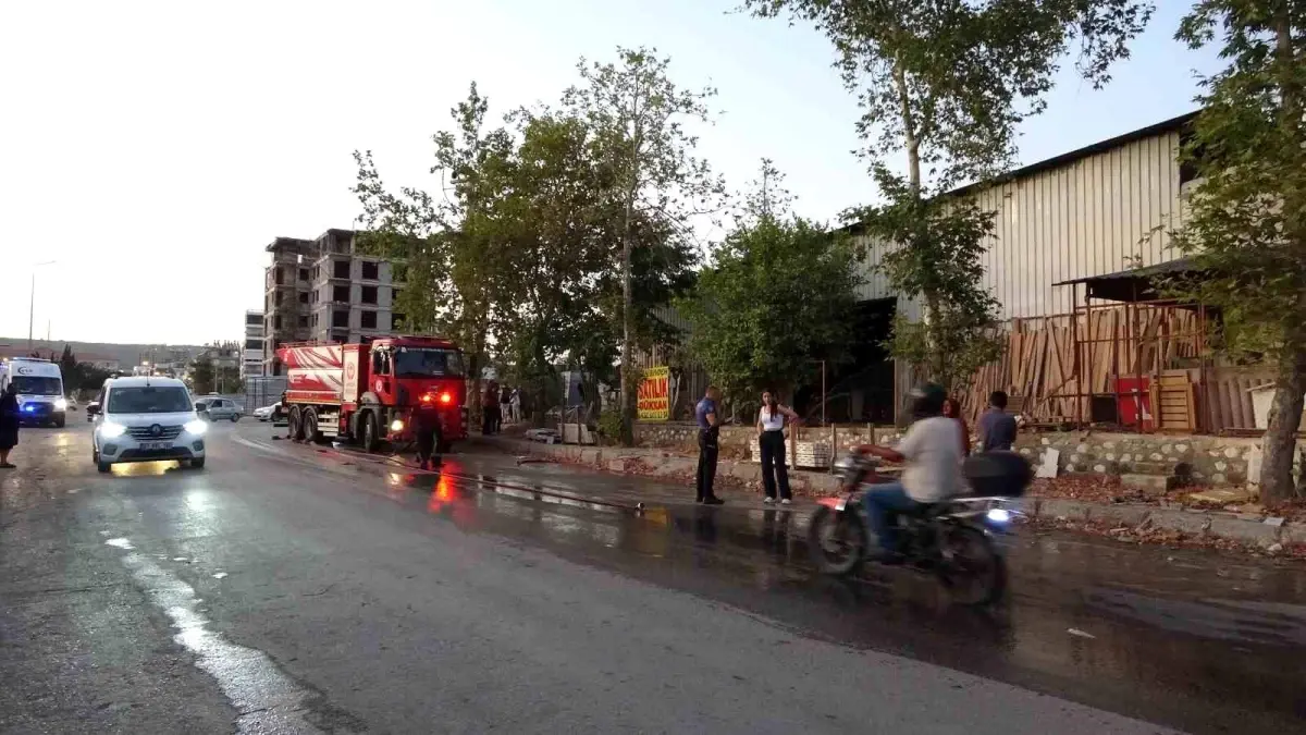 antalyada-mobilya-atolyesinde-yangin-jFYxSbjb.jpg
