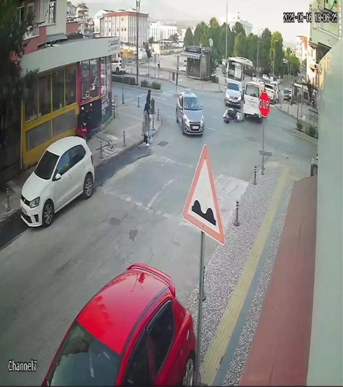 antalyada-motosiklet-kazasi-sofor-yaralandi-JAMBXptW.jpg