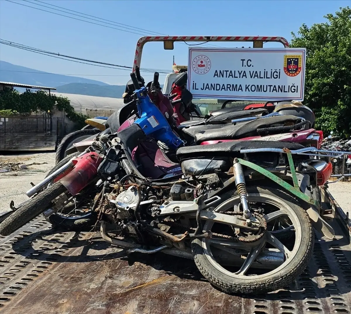 antalyada-motosiklet-kontrolleri-98-arac-trafikten-men-edildi-pABWCiMr.jpg