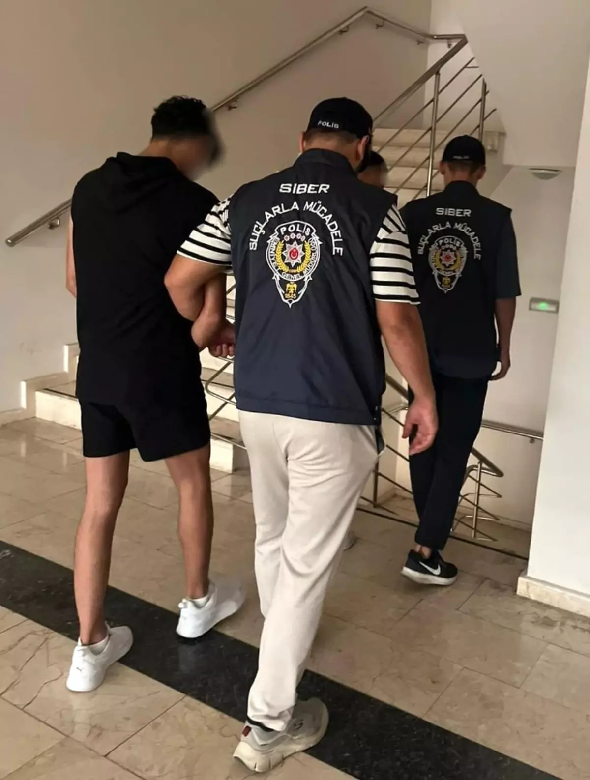 antalyada-nitelikli-dolandiricilik-ve-bahis-operasyonu-14-kuskulu-yakalandi-JDFzgRxD.jpg