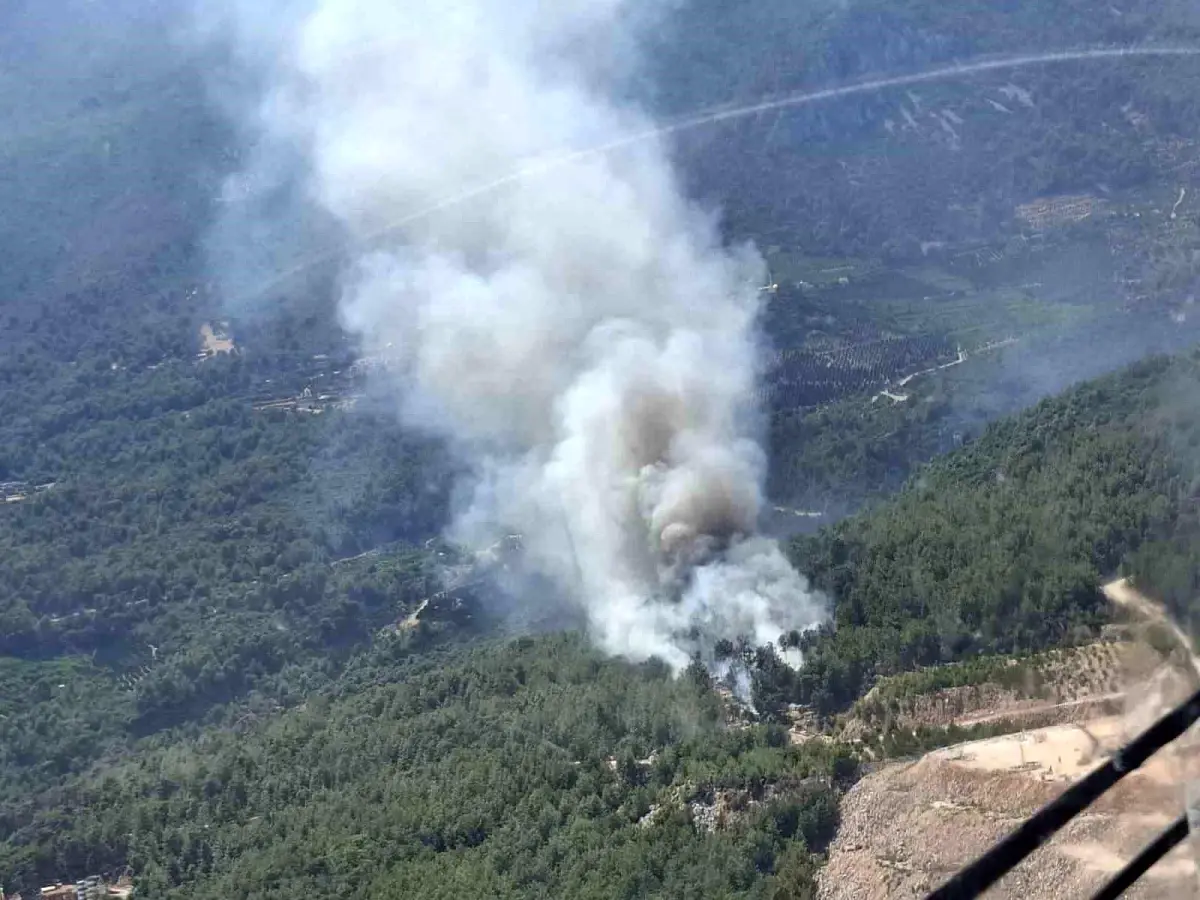 antalyada-orman-yanginina-suratle-mudahale-ediliyor-np2uFy9D.jpg