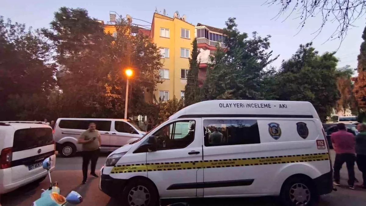 antalyada-ozel-guvenlik-vazifelisi-esinin-meskeninin-icinde-meyyit-bulundu-WpgWxbTR.jpg
