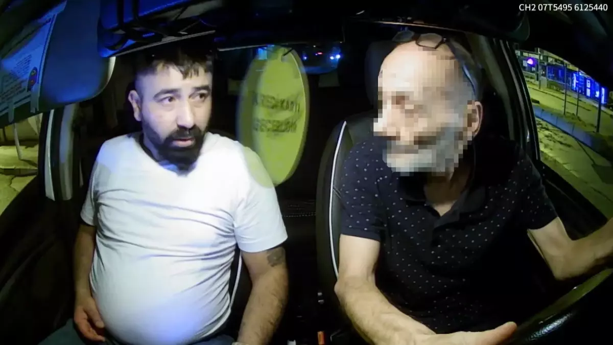 antalyada-taksi-gasbi-yolcu-surucusu-tehdit-etti-aracla-kacti-gzgkDsPb.jpg