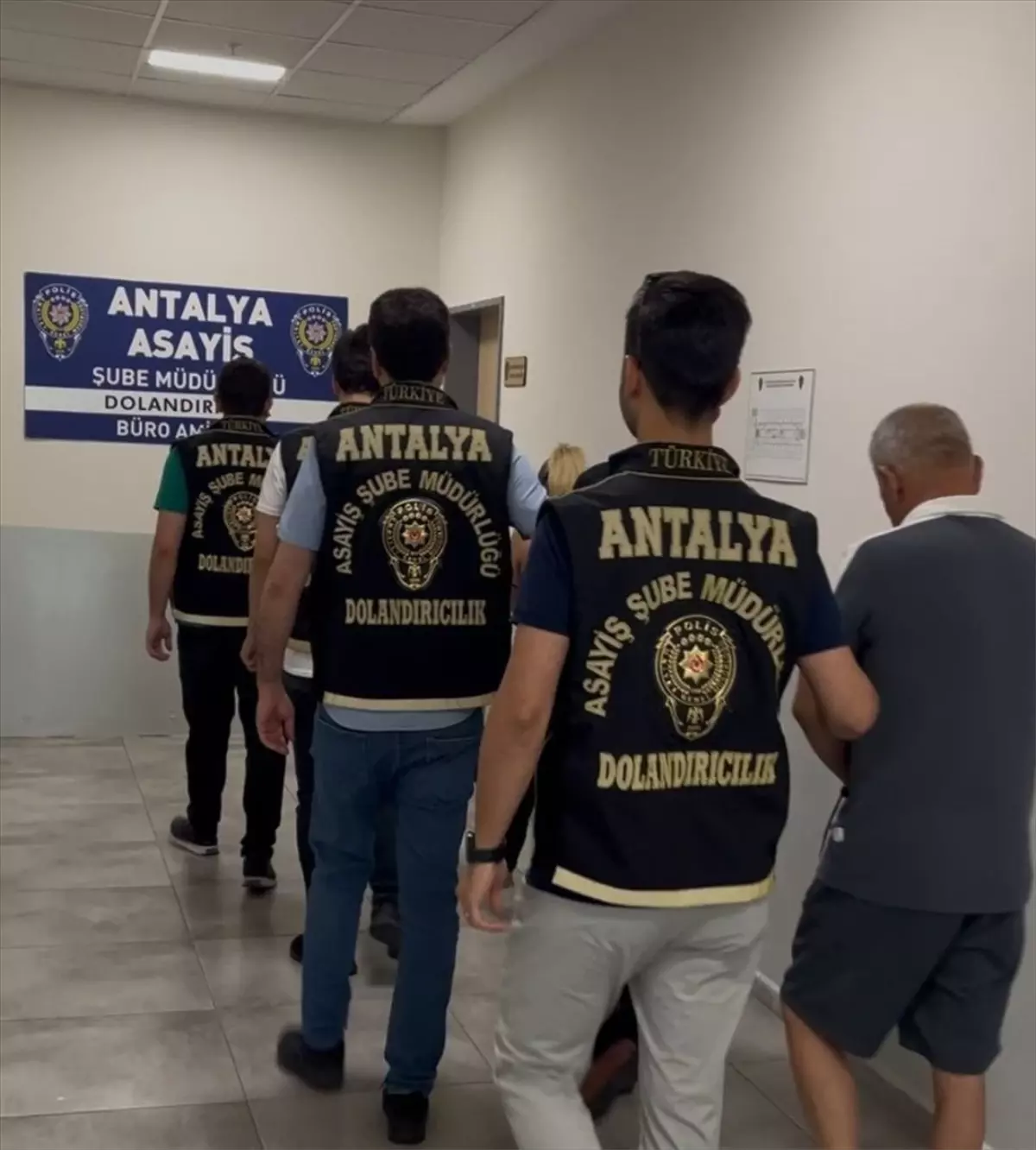 antalyada-uydurma-altin-satisi-operasyonu-2-tutuklama-tsNOCRSu.jpg