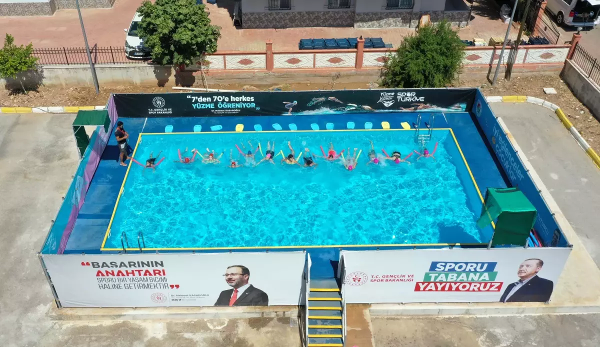 antalyada-yuzme-bilmeyen-kalmasin-projesi-kapsaminda-portatif-havuzlar-kuruldu-32Bebbxs.jpg