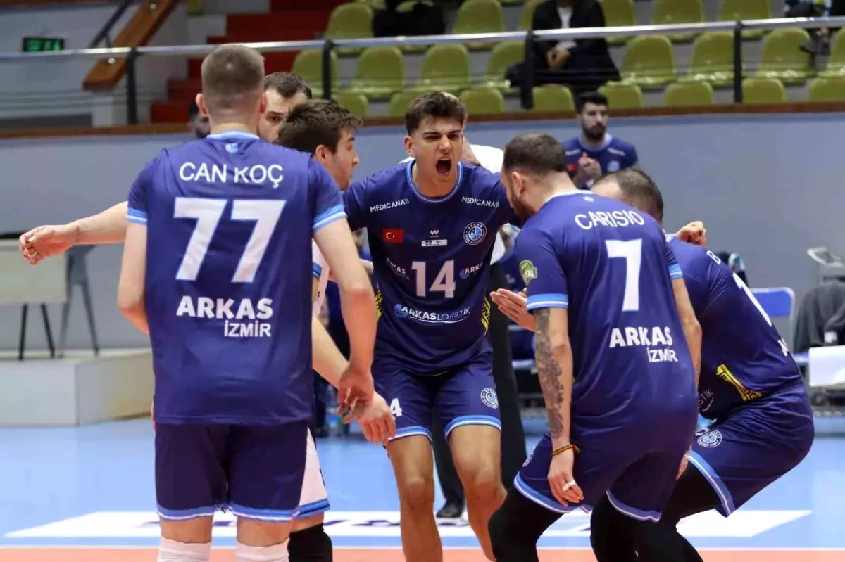 arkas-spor-5-oyuncusuyla-yollarini-ayirdi-UtKKKNAX.jpg