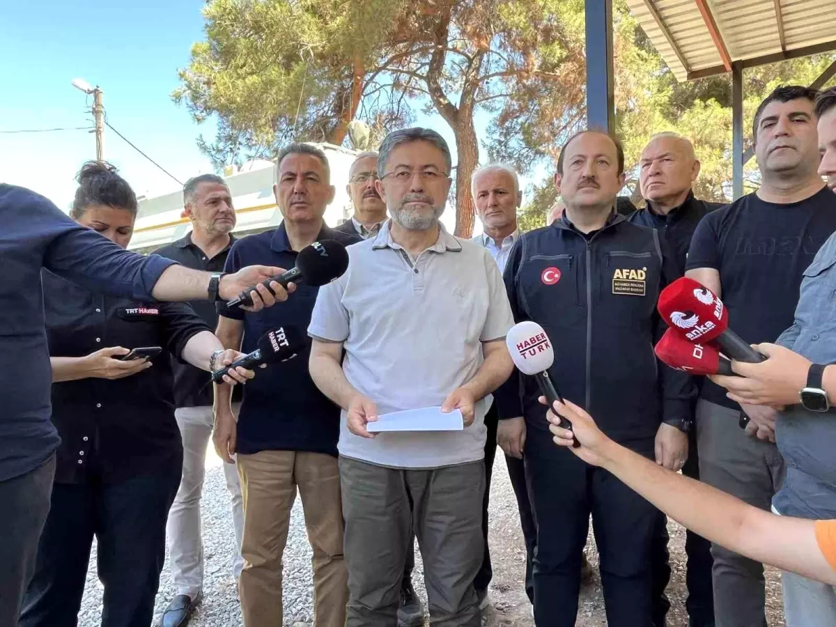 bakan-yumakli-izmirdeki-yanginin-gucu-dusuruldu-7sL19xrZ.jpg