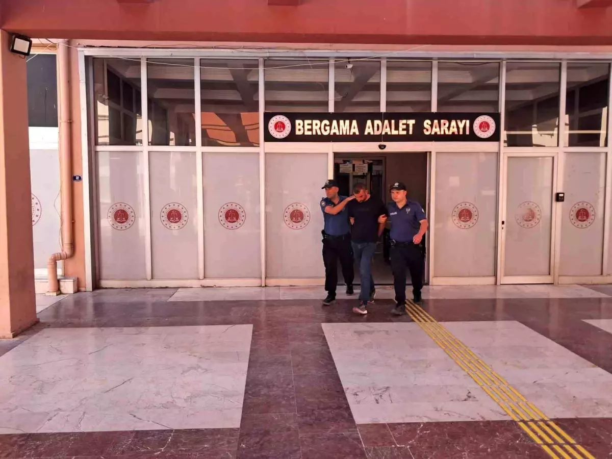 bergamada-uyusturucu-saticilari-motosikletli-polisler-tarafindan-yakalandi-LXdKQjzQ.jpg