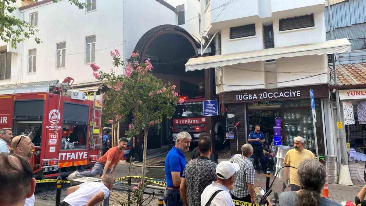 denizli-kaleici-carsisinda-yangin-itfaiye-gruplari-caba-ediyor-f8mCmpuE.jpg