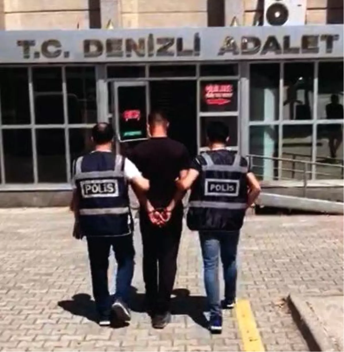 denizlide-hakkinda-mutlaklasmis-mahpus-cezasi-olan-3-firari-yakalandi-Bm26cacp.jpg