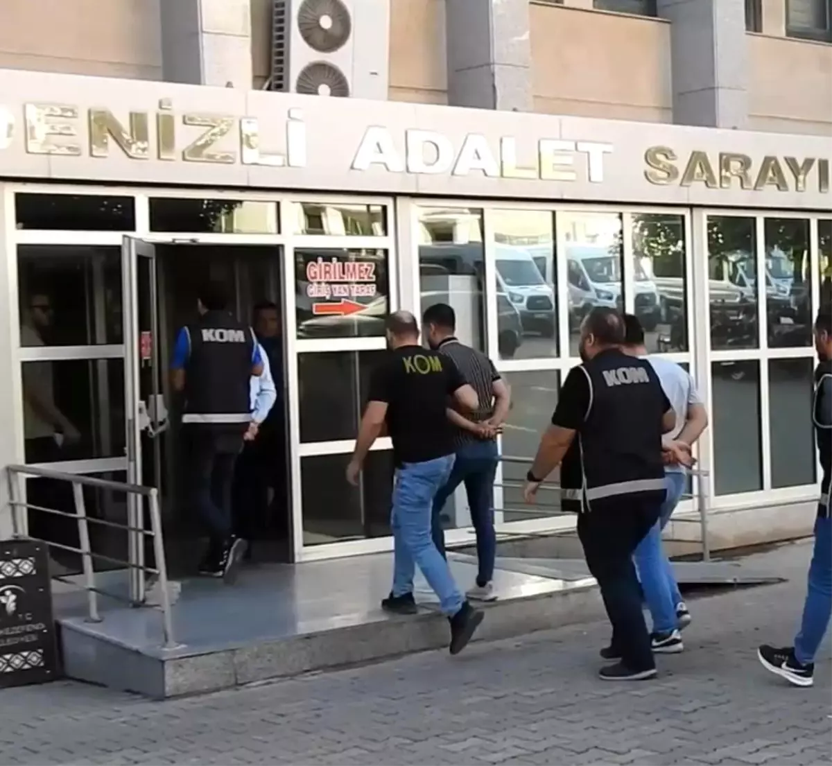 denizlide-tefecilik-operasyonu-10-milyon-tllik-cek-ve-senet-ele-gecirildi-52BbPOuU.jpg