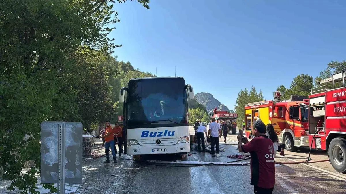 isparta-antalya-kara-yolunda-otobus-yangini-nM3zV2lg.jpg