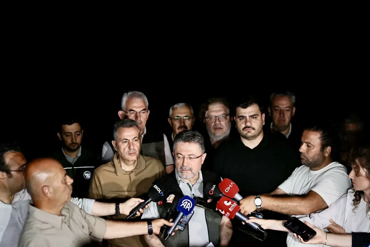 izmirde-2-farkli-noktada-orman-yangini-7-Js2wEtlA.jpg