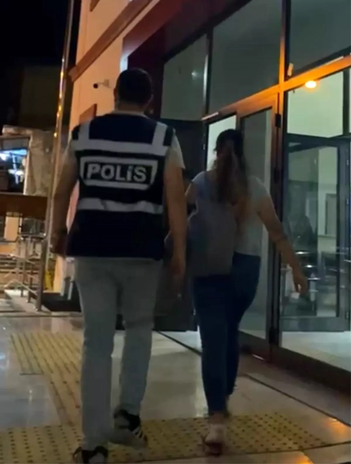 izmirde-aranan-iki-hukumlu-yakalandi-5ZqJK3uq.jpg