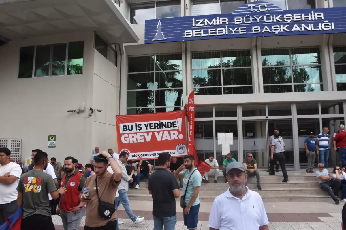 izmirde-toplu-is-mukaveleleri-icin-direnis-devam-ediyor-gxGZwDh6.jpg