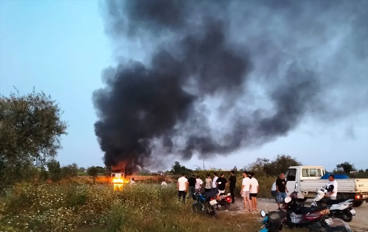 manavgatta-fiber-tekne-yangini-kullanilamaz-hale-geldi-4asyilYi.jpg