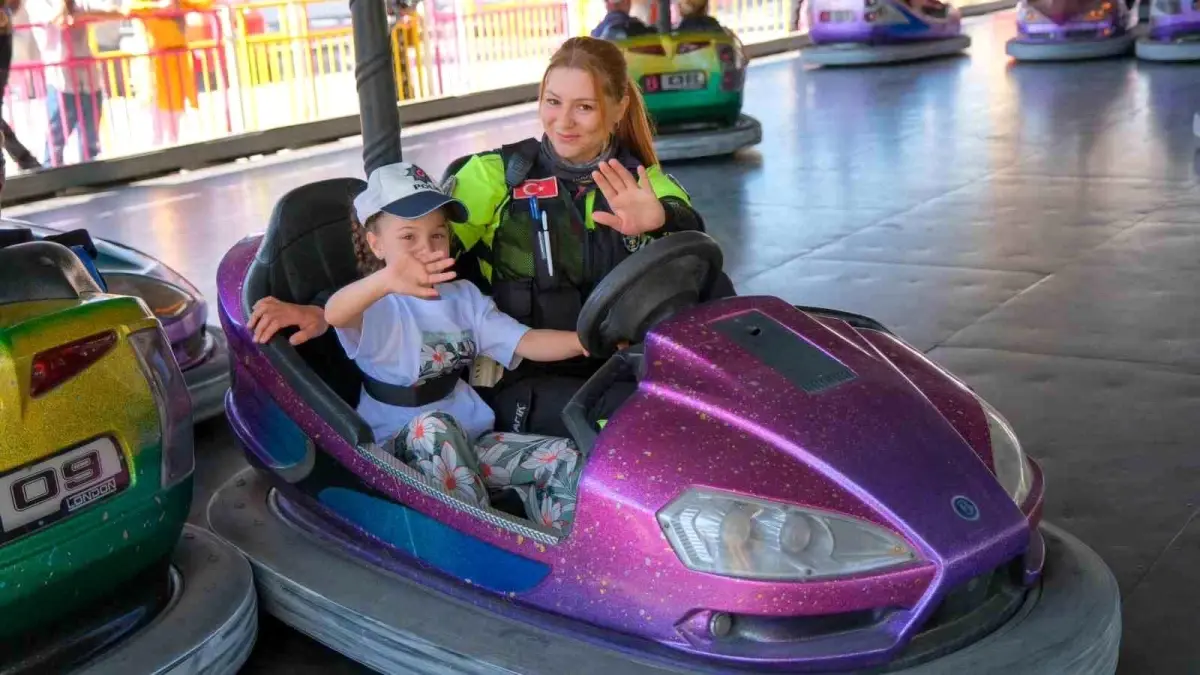 polisin-ozel-cocuklarla-lunapark-keyfi-3GOmiXvt.jpg