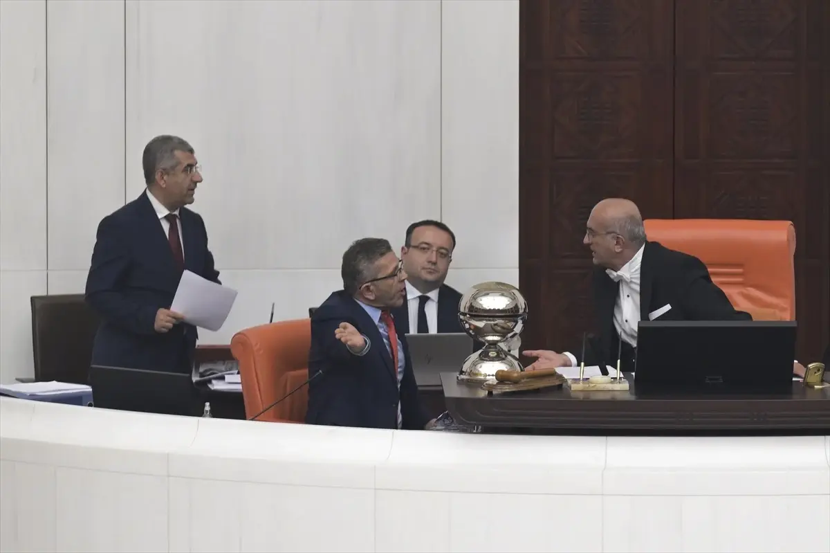 tbmmde-iyi-parti-milletvekili-ozturke-kinama-cezasi-9fsvfY9B.jpg