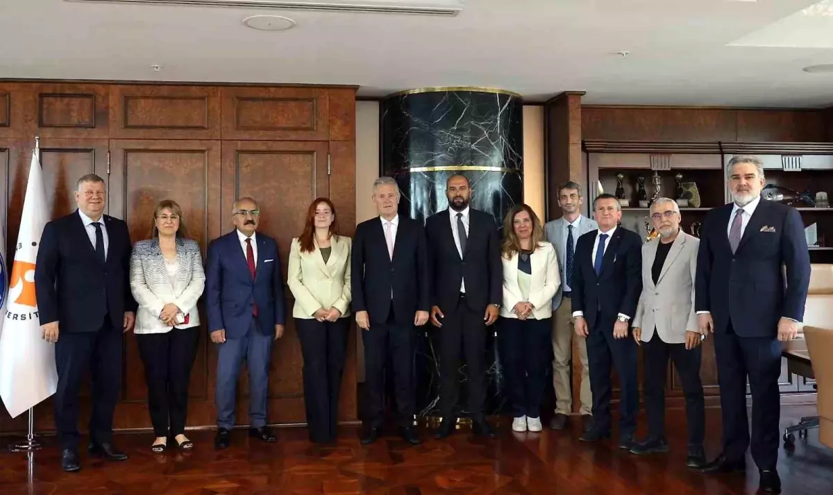 turkiye-satranc-federasyonundan-iztoya-ziyaret-GcfiV3E2.jpg