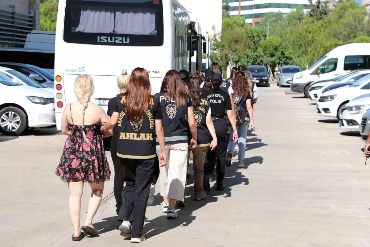 antalyada-fuhus-ve-yagma-operasyonu-28-kuskulu-yakalandi-dhemYnSN.jpg