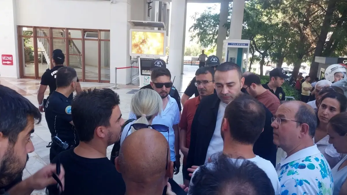 chpli-belediye-baskani-niyazi-nefi-kara-gozaltina-alindi-z1Djs7OR.jpg