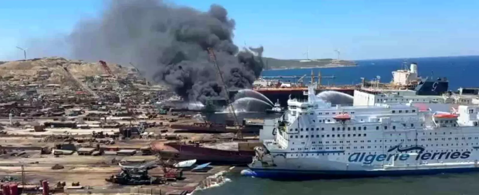 izmirde-tanker-gemisinde-cikan-yangin-denetim-altina-alindi-WXXFClX7.jpg