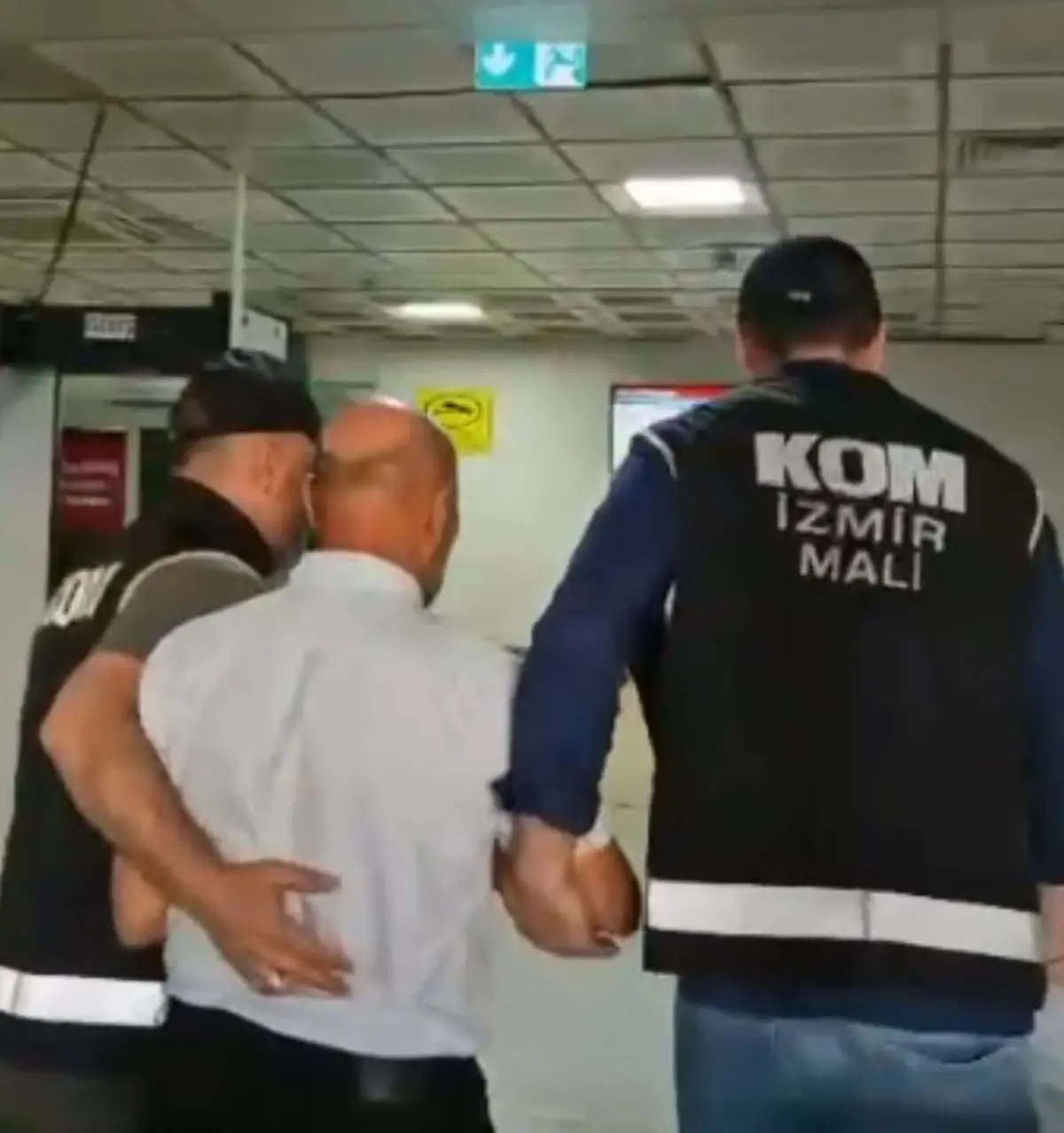 izmirdeki-yolsuzluk-operasyonunda-gozalti-sayisi-130a-yukseldi-5x3C2MKf.jpg
