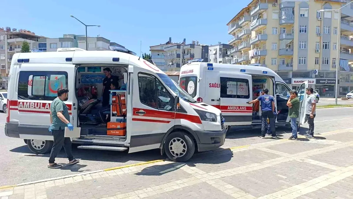 manavgatta-trafik-kazasi-iki-sofor-yaralandi-KTB43S3b.jpg