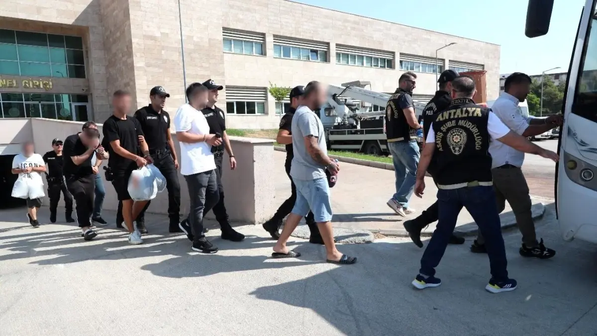 antalyada-es-vakitli-operasyon-236-kisi-yakalandi-HLvjv5dA.jpg