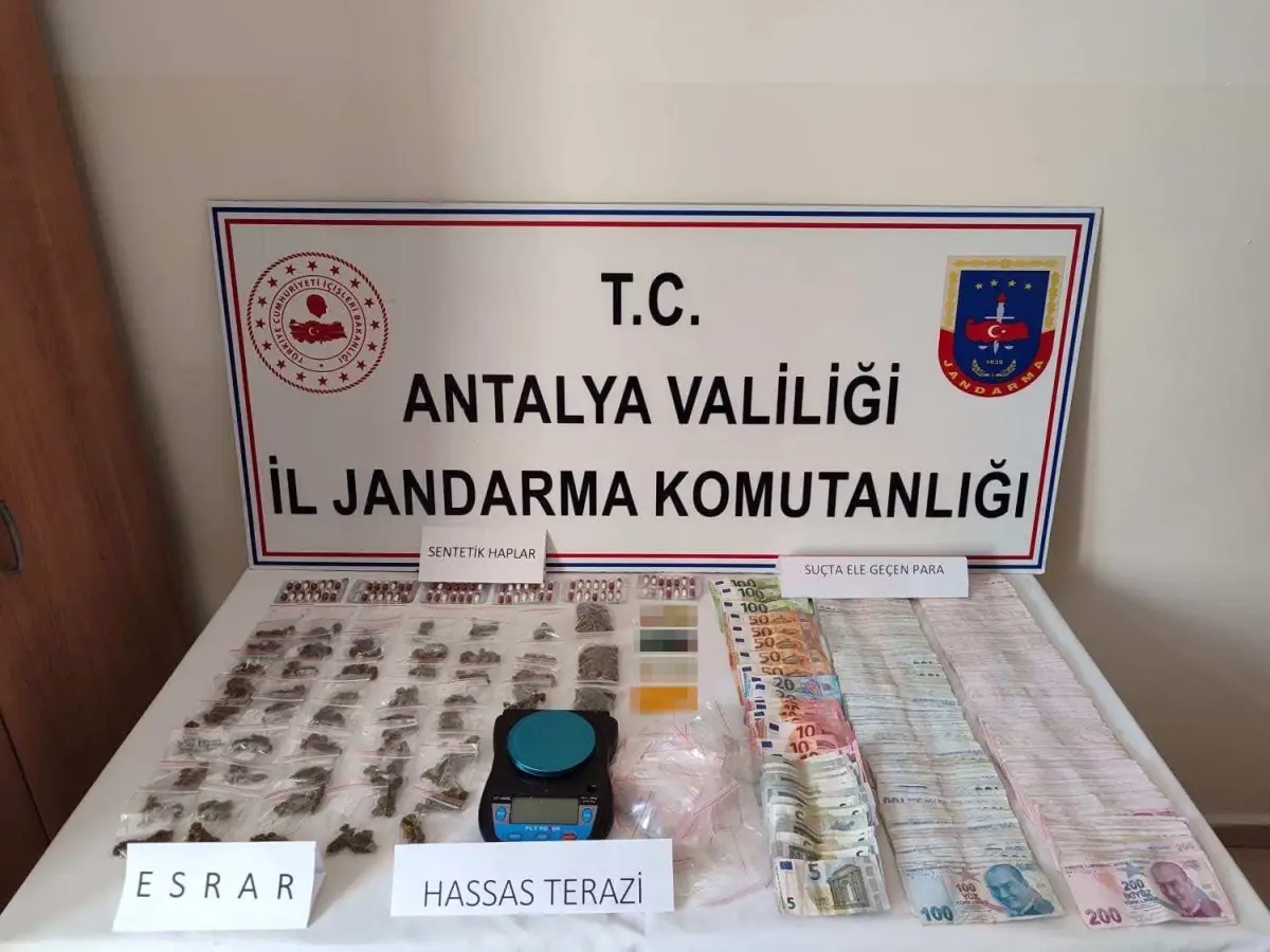 antalyada-es-vakitli-uyusturucu-operasyonu-6-bin-250-hap-ele-gecirildi-PWLGx5eE.jpg
