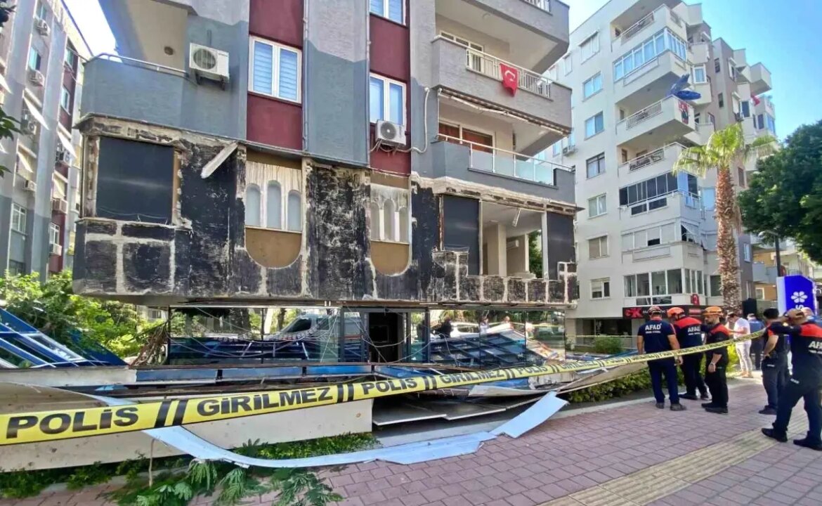 antalyada-laboratuvarin-dis-cephesi-buyuk-gurultuyle-dustu-Sw4FUUSd.jpg