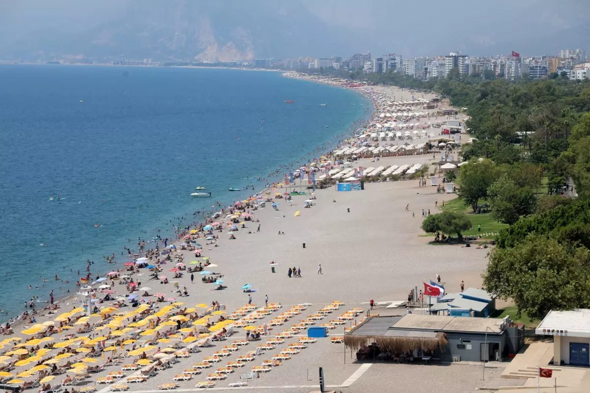 antalyada-sicak-hava-ve-agir-turist-akini-jeIWlszN.jpg