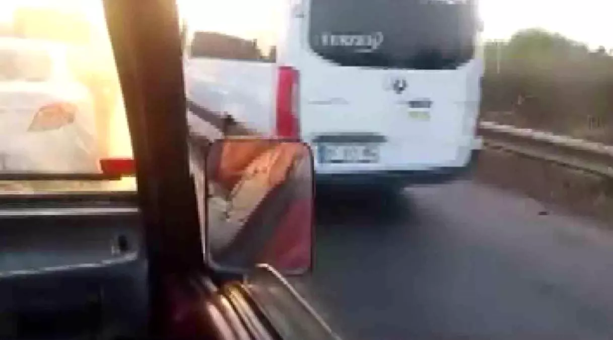 antalyada-soforler-emniyet-seridini-kullanarak-trafigi-ihlal-etti-nNBX9Pup.jpg