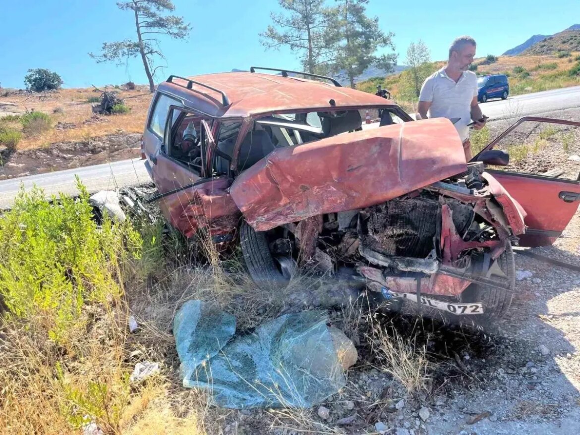 antalyada-trafik-kazasi-1i-agir-6-yarali-dW5FrHiL.jpg