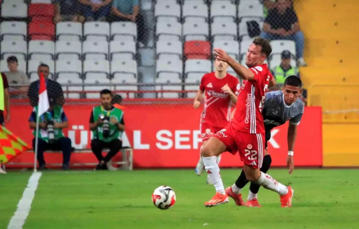 antalyaspor-fatih-karagumruke-2-1-yenildi-xHiU4Ij1.jpg