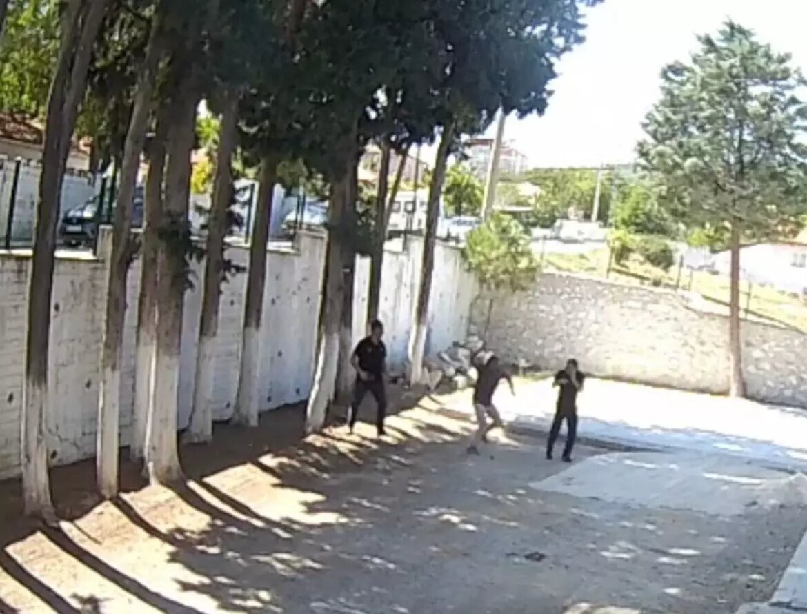 belediye-baskani-zabita-memurlarini-sopayla-darbetti-e1eFPBBM.jpg