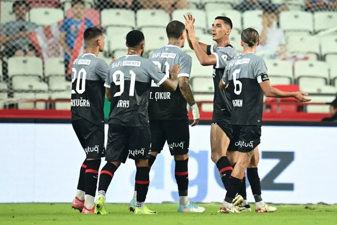 birinci-galibiyet-geldi-karagumrukten-stadi-903te-sessizlige-burunduren-gol-PTdU1JyN.jpg