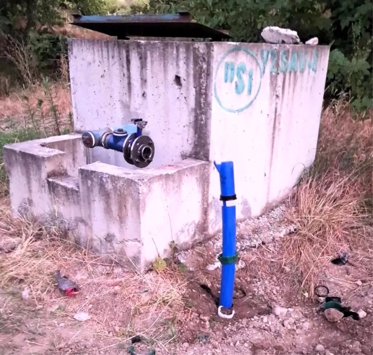 denizlide-ciftci-musaadesiz-sulama-sinirini-baltayla-parcaladi-aKFchkbn.jpg
