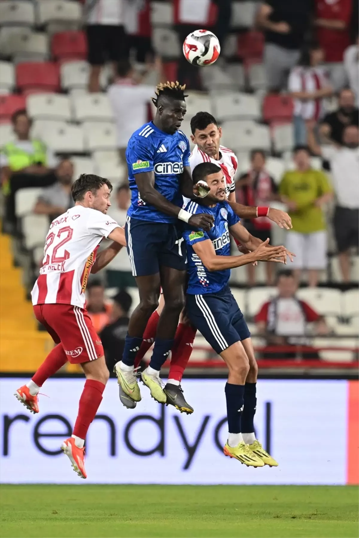hesapcom-antalyaspor-kasimpasa-karsisinda-birinci-yarinin-ustunlugunu-elde-etti-ayvuzyRJ.jpg