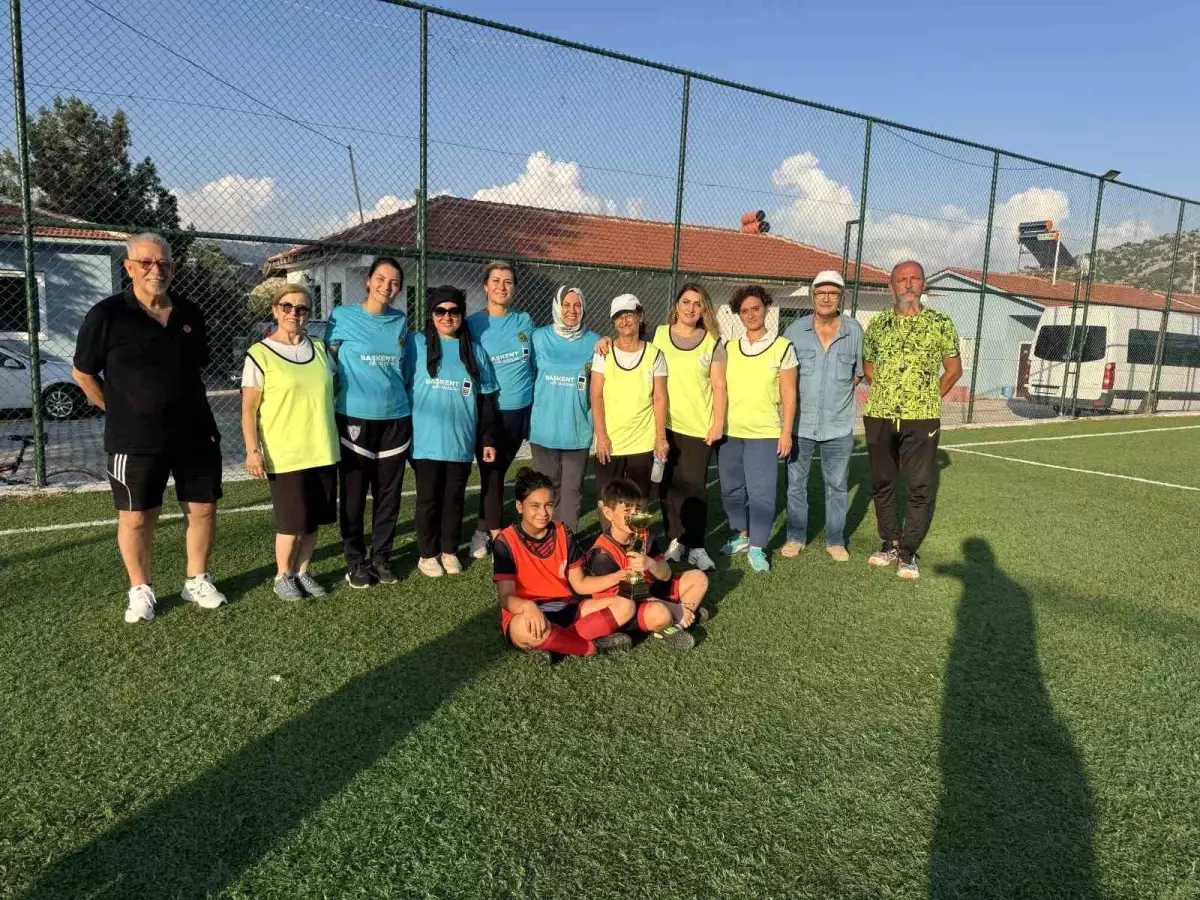 ormanada-bayanlar-futbol-turnuvasi-JTECvtjm.jpg
