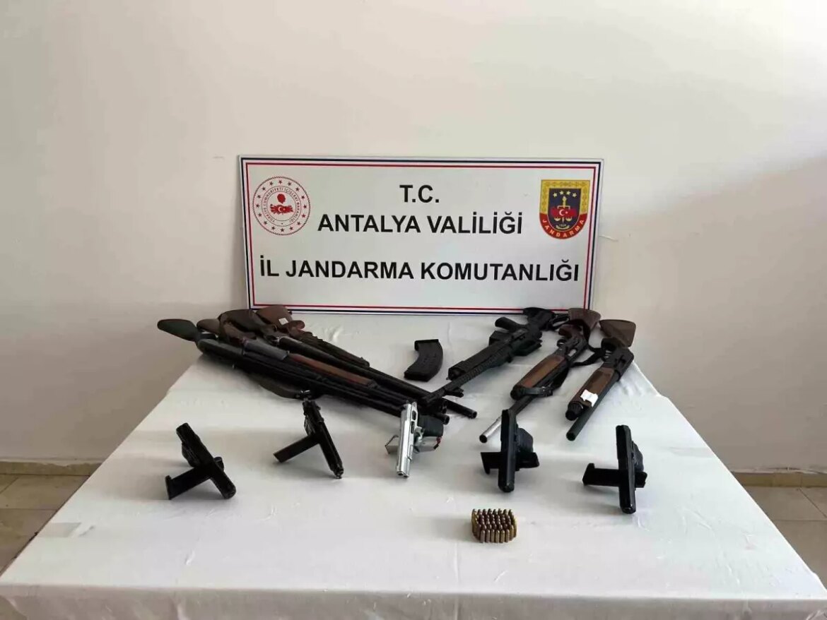 serikte-kacak-silah-operasyonu-cok-sayida-silah-ve-muhimmat-ele-gecirildi-mgmZTJKP.jpg