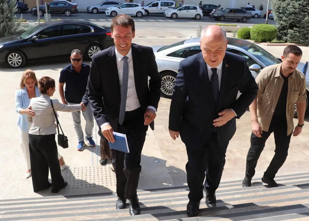 ab-turkiye-delegasyonu-lider-vekili-denizlide-cOLNTKNy.jpg